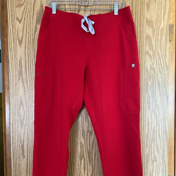 Figs Yola Scrub Pants Size Medium Petite Red